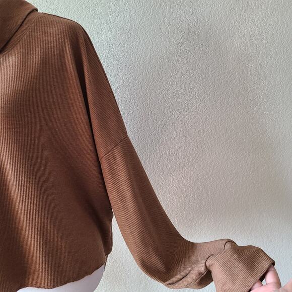 American Eagle Outfitters Cropped Oversized Cowl Ribbed Sweater Sz Large Tan - Picture 4 of 12